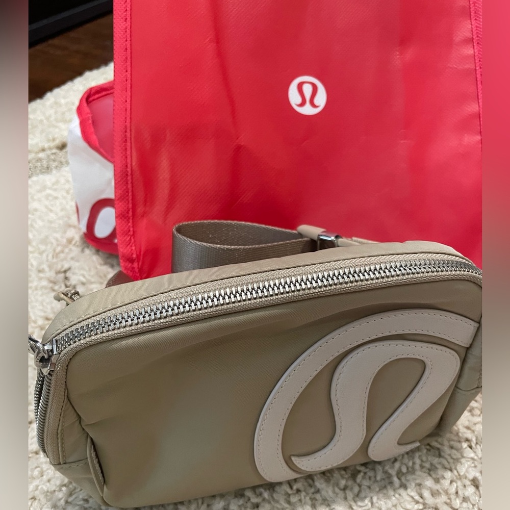 Lululemon Everywhere Belt Bag Trench White Opal Adjustable Sling Crossbody NWT